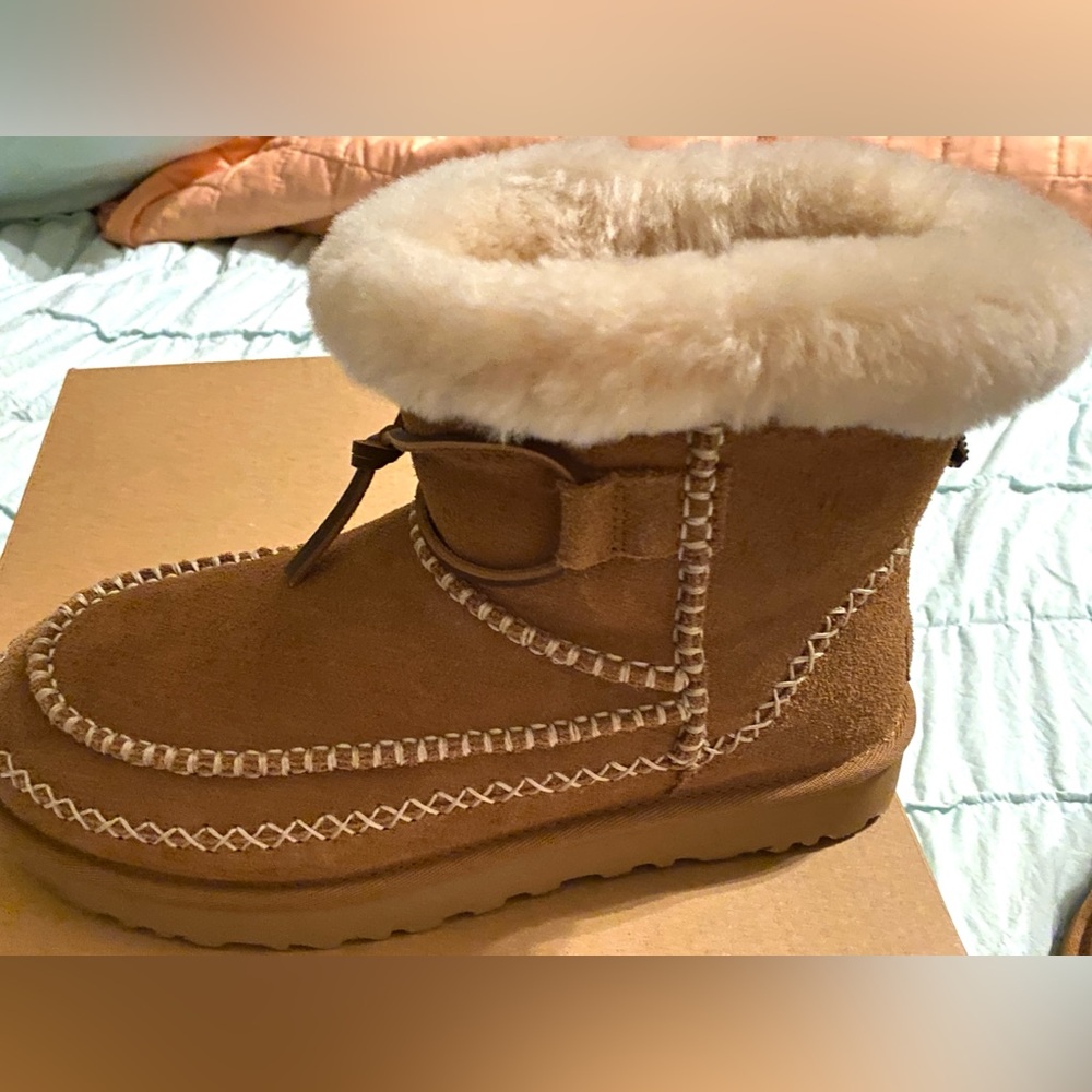 Brand New In Box Classic Mini Alpine Ugg Boots Size 9 in Chestnut - Picture 8 of 16